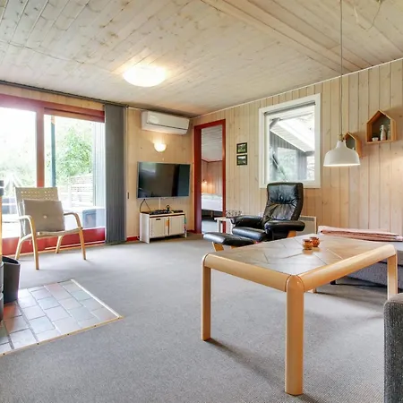 Straale - 1-4km From The Sea By Interhome Feriehus