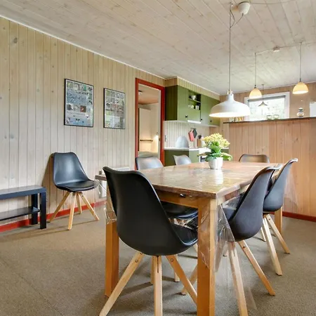 Feriehus Straale - 1-4km From The Sea By Interhome *